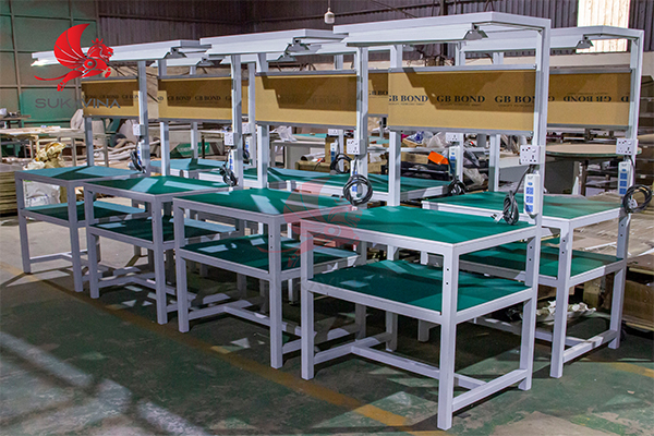 Bàn được khai thác tối ưu các tiện ích tích hợp cùng một sản phẩm ban-thao-tac-cong-nghiep-la-gi 3.jpg (294 KB)