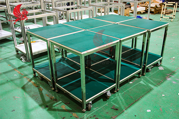 ban-thao-tac-da-nang-co-banh-xe 1.jpg (346 KB)