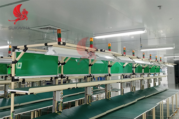 ban-thao-tac-da-nang-co-banh-xe 4.jpg (227 KB)