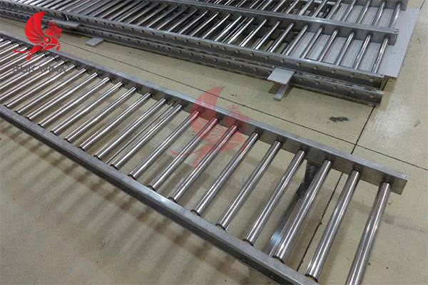 Ứng dụng của băng tải con lăn inox được sử dụng nhiều trong ngành công nghiệp so-sanh-con-lan-thep-va-con-lan-inox 3.jpg (236 KB)